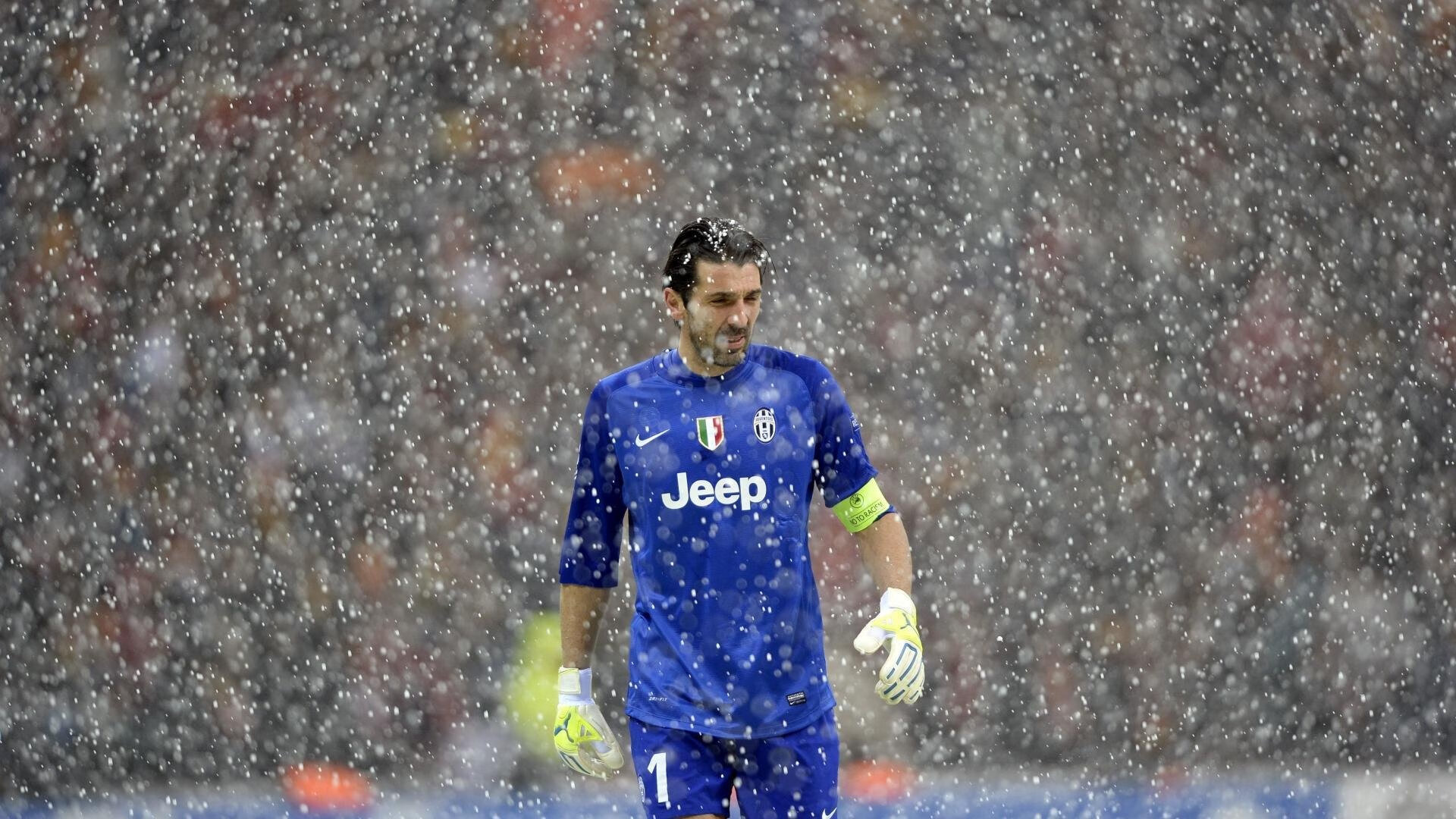 澳女将夺金后高唱国歌,澳门夺冠奏国歌