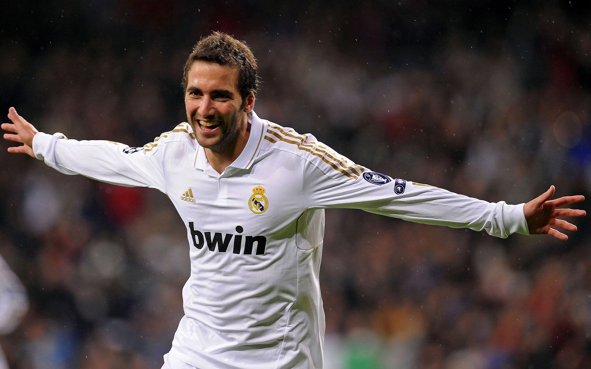 “安赫尔·巴尔博萨的突破与配合技术,帮助美洲狮队发挥战术优势”