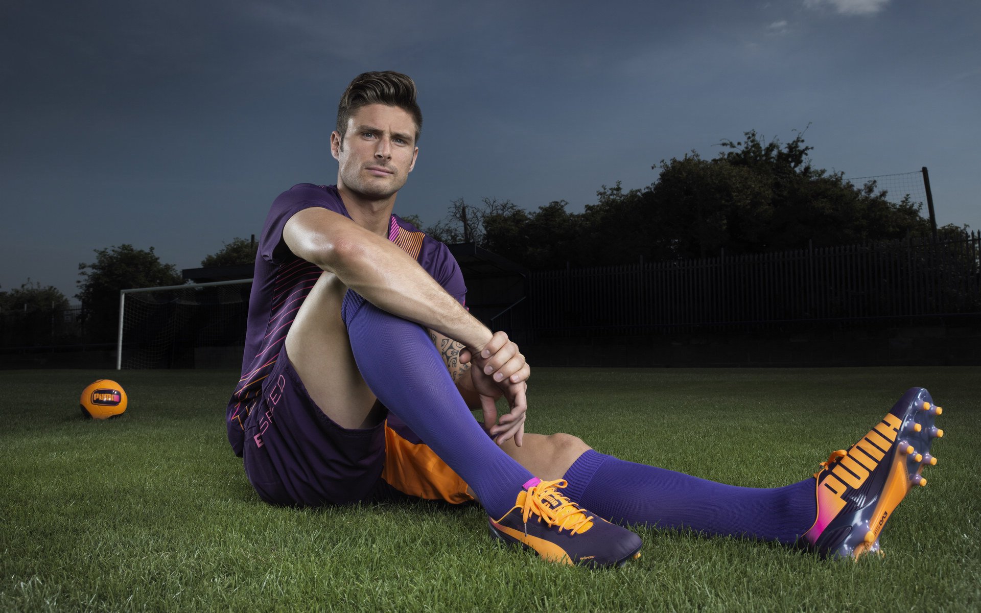 星空体育在线登录-米兰双雄奋力争冠，意甲局势激烈